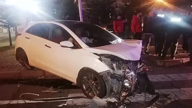 KAYSERİ'DE 2 ARAÇ ÇARPIŞTI: 4 YARALI