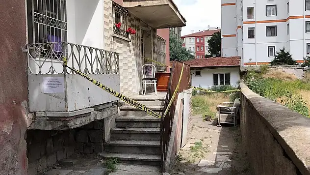 KAYSERİ'DE 3 KATLI APARTMANA KORONA VİRÜS KARANTİNASI