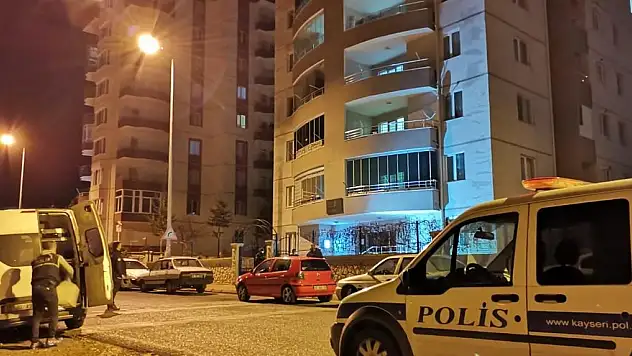 KAYSERİ'DE 5. KATTAN DÜŞEN GENÇ KIZ AĞIR YARALANDI