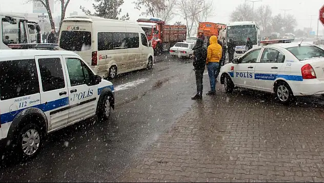 KAYSERİ'DE 5 SERVİS VE 1 TIR ÇARPIŞTI: 18 YARALI