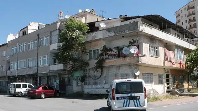 KAYSERİ BARBAROS MAHALLESİ'NDE 3 KATLI APARTMAN KARANTİNAYA ALINDI