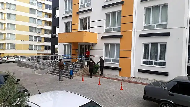 KAYSERİ'DE BİR BİNA KORONA VİRÜS SEBEBİYLE KARANTİNAYA ALINDI!