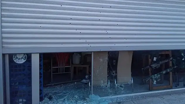 KAYSERİ'DE BİR SİLAHÇI DÜKKANI KİMLİĞİ BELİRSİZ KİŞİLERCE TARANDI
