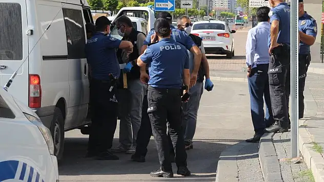 KAYSERİ'DE BÖLGE ADLİYE MAHKEMESİ ÖNÜNDE GERGİN ANLAR
