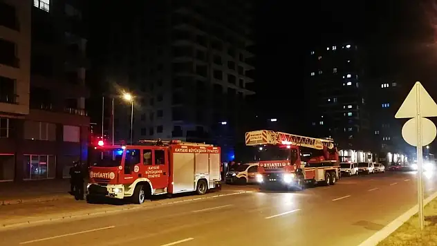 KAYSERİ'DE BUNALIMA GİREN GENÇ, İNŞAATIN 14. KATINA ÇIKTI