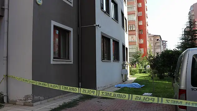 Kayseri'de Bunalıma Giren Kadın İntihar Etti