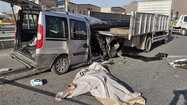 KAYSERİ'DE FECİ KAZA: 2 ÖLÜ, 1 YARALI