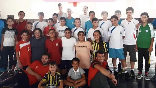 KAYSERİ'DE HENTBOLA BÜYÜK İLGİ