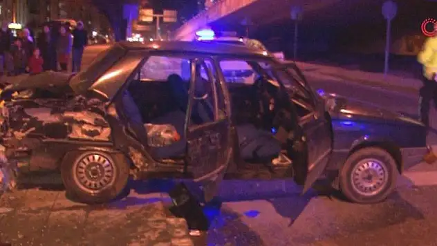 KAYSERİ'DE İKİ ARAÇ ÇARPIŞTI: 4 YARALI