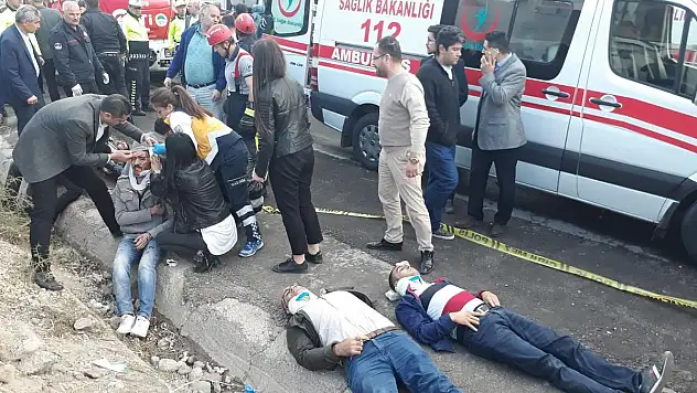 KAYSERİ'DE İŞÇİ SERVİSİ TAKLA ATTI