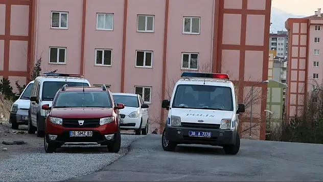 KAYSERİ'DE BİR ŞAHIS KIZ ARKADAŞINI YARALADIKTAN SONRA  İNTİHAR ETTİ