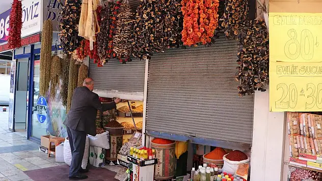 KAYSERİ'DE KURALLARA UYMAYAN ESNAFLARA CEZA YAZILINCA SİNİRLENDİLER