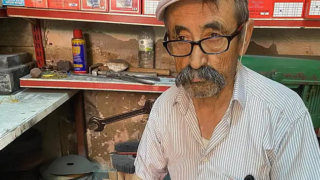 KAYSERİ'DE KURBAN BAYRAMI ÖNCESİ BIÇAKÇILARDA İŞLER DURGUN