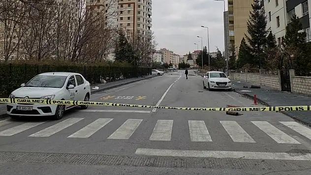 KAYSERİ'DE KUVVETLİ RÜZGAR AĞAÇLARI SÖKTÜ, ÇATILARI UÇURDU