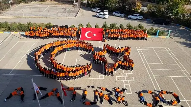 KAYSERİ'DE ÖĞRENCİLERDEN MEHMETÇİĞE BÜYÜK DESTEK