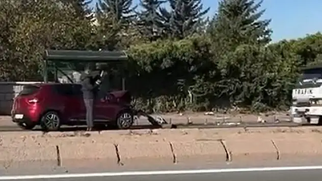 KAYSERİ'DE TRAFİK KAZASI: ÖLÜ VE YARALILAR VAR