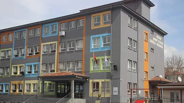 KAYSERİ'DE VAKALARIN ARTTIĞI İLKOKULDA UZAKTAN EĞİTİME GEÇİLDİ