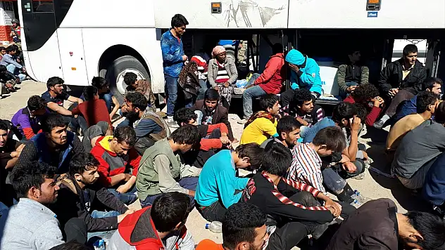 Kayseri'de yasadışı yollarla yurda girmek isteyen 34 şahıs yakalandı