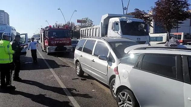 KAYSERİ'DE ZİNCİRLEME KAZA