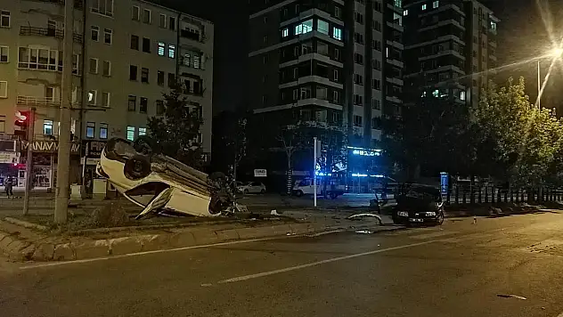 KAYSERİ'DEKİ FECİ KAZADA 6 KİŞİ YARALANDI, ORTALIK SAVAŞ ALANINA DÖNDÜ