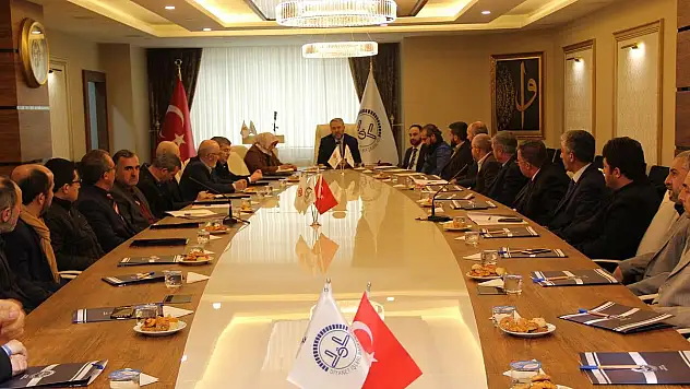 Kayseri'den mültecilere 51 tır yardım malzemesi
