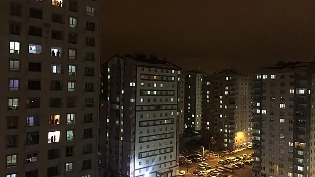 KAYSERİLİ VATANDAŞLARDAN SAĞLIK ÇALIŞANLARINA DESTEK ALKIŞI