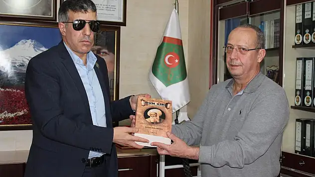 Kayserili Yazar kaleminin terini şehit ve gazilere bağışladı