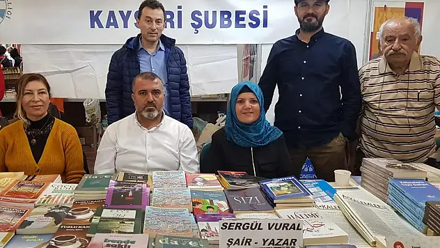 KAYSERİLİ YAZARLAR STANDINA BÜYÜK İLGİ