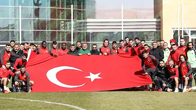 KAYSERİSPOR ŞEHİTLERİ UNUTMADI