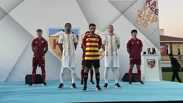 Kayserispor, yeni sezon formalarını görücüye çıkardı