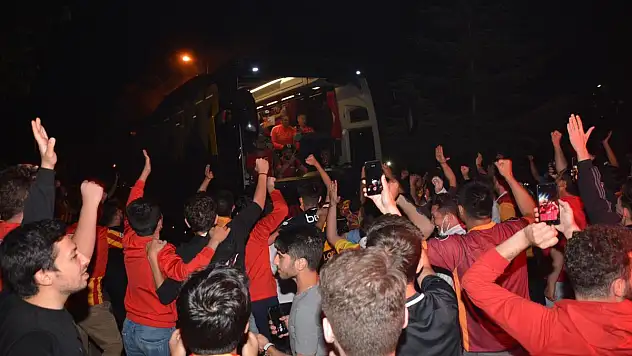 KAYSERİSPOR'A COŞKULU KARŞILAMA