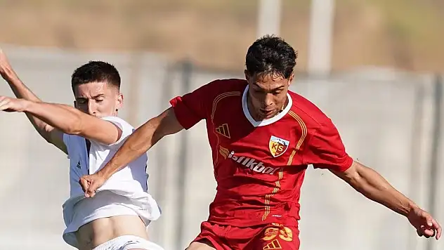 KAYSERİSPOR'UN YENİ SEZON FORMALARI AY SONUNA GELECEK