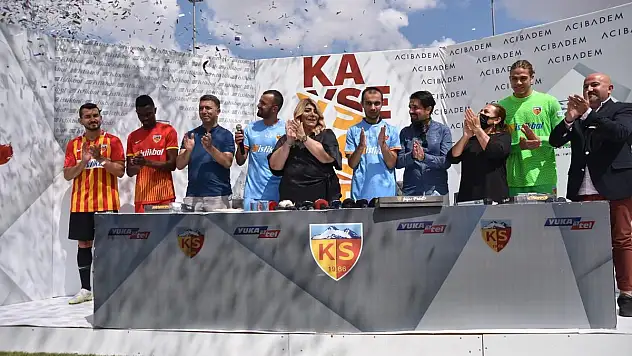 KAYSERİSPOR'UN YENİ SEZON FORMALARI TANITILDI