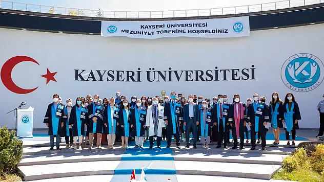KAYÜ'DE SOSYAL BİLİMLER MYO MEZUNİYET VE ŞED BAĞLAMA TÖRENİ DÜZENLENDİ