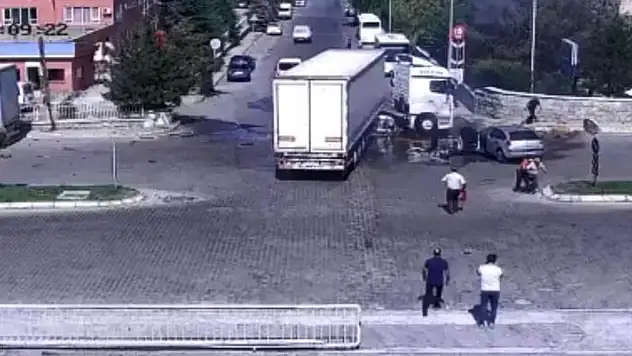 KAZAYI GÖREN ELİNE YANGIN TÜPÜ ALARAK KOŞTU