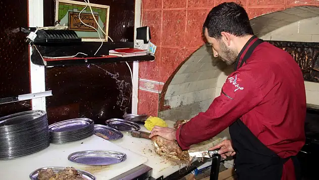Kelle paça lezzeti ile birlikte şifa dağıtıyor