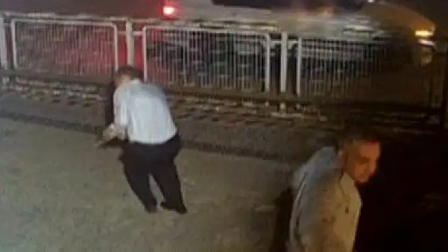 KENDİLERİNİ UYARAN GÜVENLİK GÖREVLİSİNE KURŞUN YAĞDIRDILAR