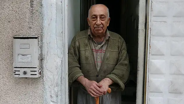 KİBAR KONUŞMASIYLA GÖNÜLLERİ KAZANAN BURHAN AMCA HASTANEYE KALDIRILDI