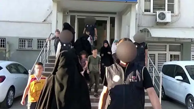 Kırmızı bültenle aranan DEAŞ'lı Fransızlar yakalandı