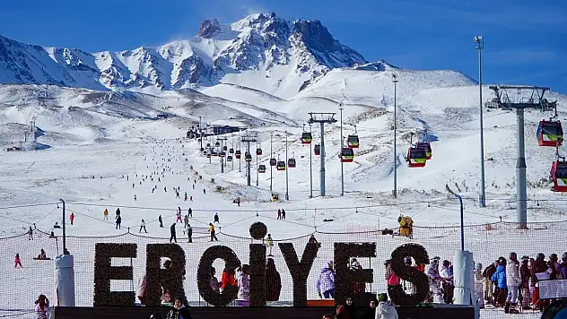Kışın kayak, yazın manzara: Erciyes yıl boyu ziyaretçi çekiyor