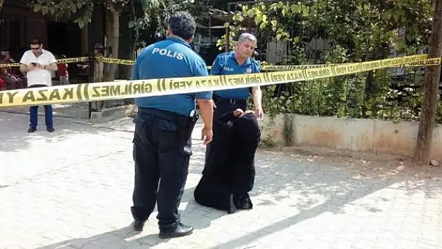 Kız Kardeşi Vazgeçince Boğazını Kesip Öldürdü!