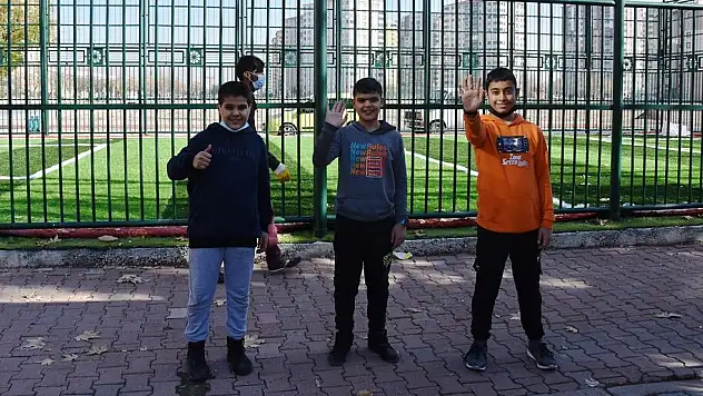 KOCASİNAN'DA GENÇLER VE ÇOCUKLAR İSTEDİ, BAŞKAN AMCA YAPTI