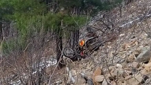 KONTROLDEN ÇIKAN MOTOSİKLET ŞARAMPOLE YUVARLANDI: 1 ÖLÜ