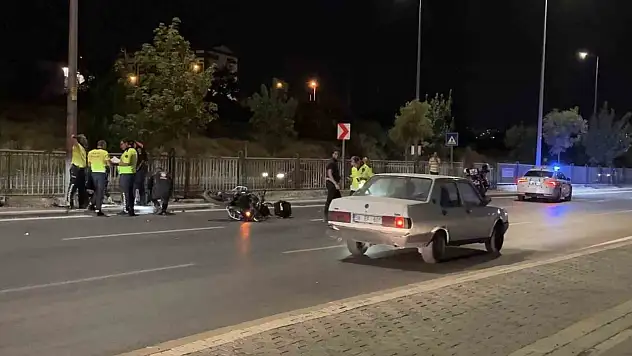 Kayseri'de kontrolü kaybolan motosikletli polis direğe çarptı: 1 yaralı