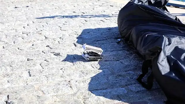KÖPEĞİNİ EMANET EDİP, 40 METREDEN ÖLÜME ATLADI