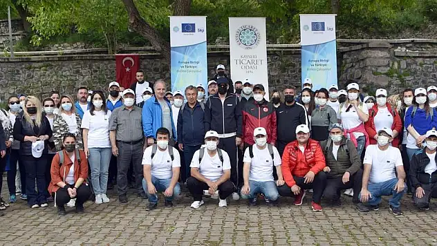 KORAMAZ VADİSİ'NDE ÇEVRE TEMİZLİĞİ YAPILDI