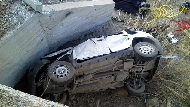 KORKUNÇ KAZA: 2'Sİ ÇOCUK 5 KİŞİ HAYATINI KAYBETTİ