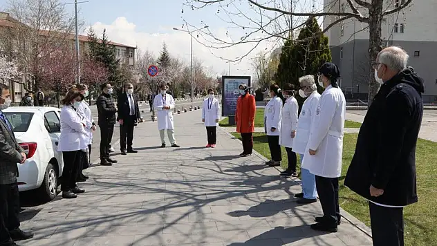KORONA VİRÜSÜN İLK SAĞLIK ŞEHİDİ KAYSERİ'DE ANILDI