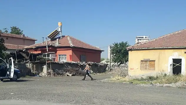 'KÖTÜYÜM BANA YARDIM EDİN' DEDİĞİ EVİN BAHÇESİNDE ÖLDÜ