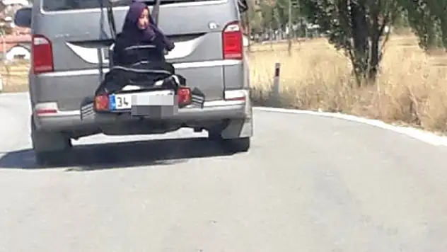 Küçük Kızı Hareket Halindeki Minibüsün Arkasına İple Bağlayan Babanın İfadesi Pes Dedirtti